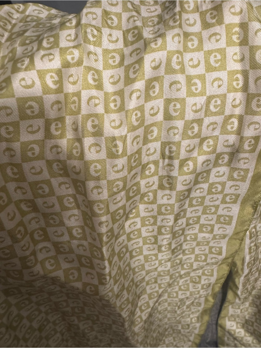 Letter e scarf Light Olive and Cream
